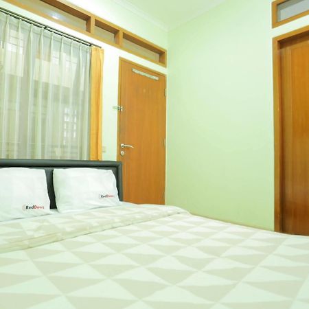 מלון בנדונג Reddoorz Near Sukajadi מראה חיצוני תמונה