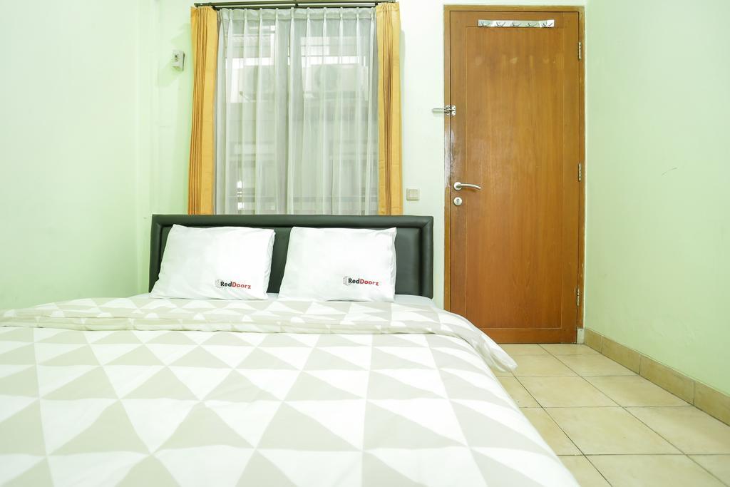מלון בנדונג Reddoorz Near Sukajadi מראה חיצוני תמונה