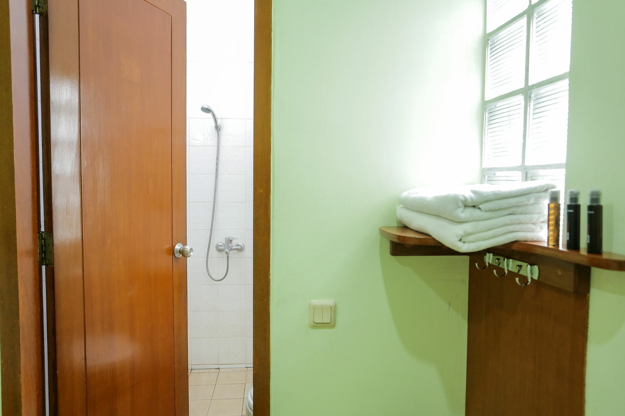 מלון בנדונג Reddoorz Near Sukajadi מראה חיצוני תמונה