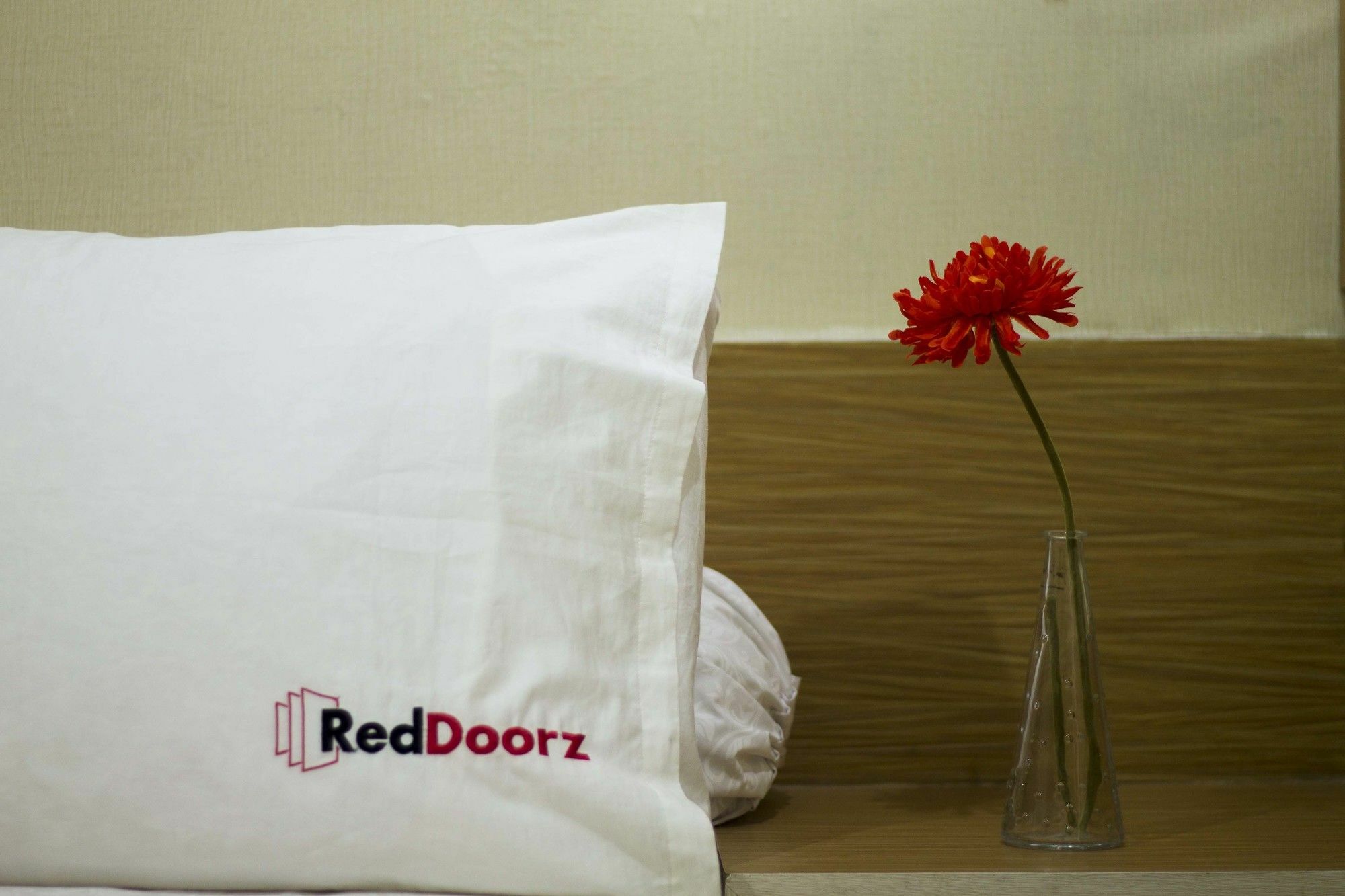 מלון בנדונג Reddoorz Near Sukajadi מראה חיצוני תמונה